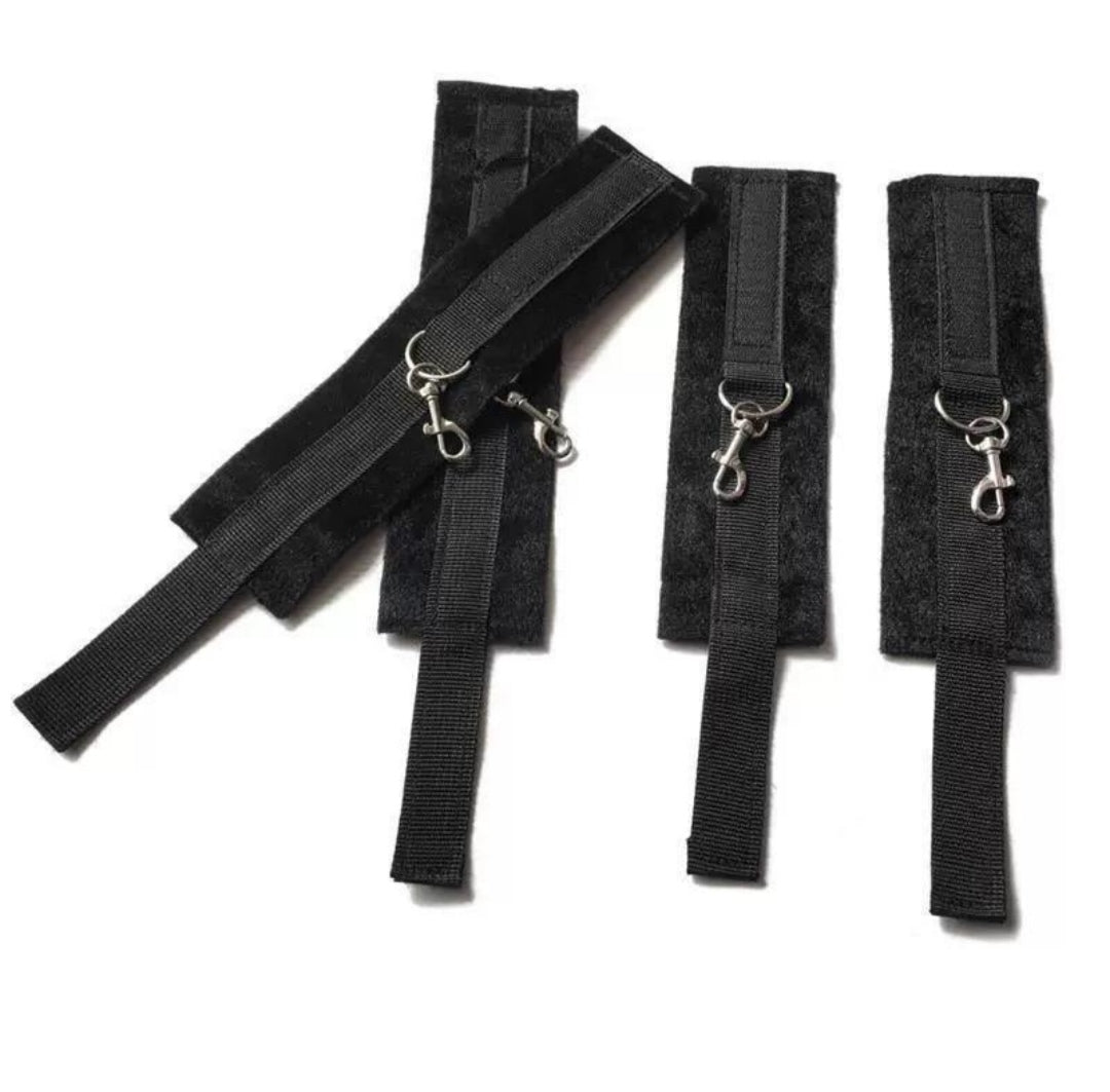 Semi discreet bondage set