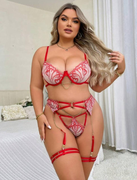 Plus size multi-piece lingerie set